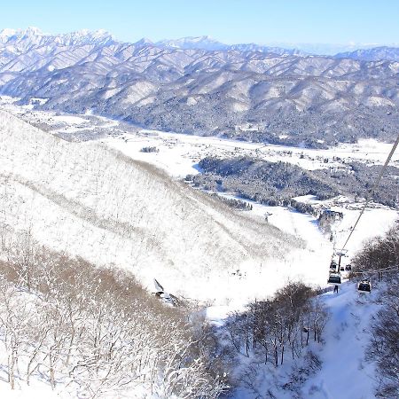 Отель Hakuba Tsugaike Sunrise Tanne Отари Экстерьер фото